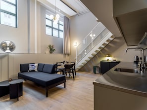 Atelier Loft Apartment | Allergiatestatut vuodevaatteet, yksilöllisesti sisustettu