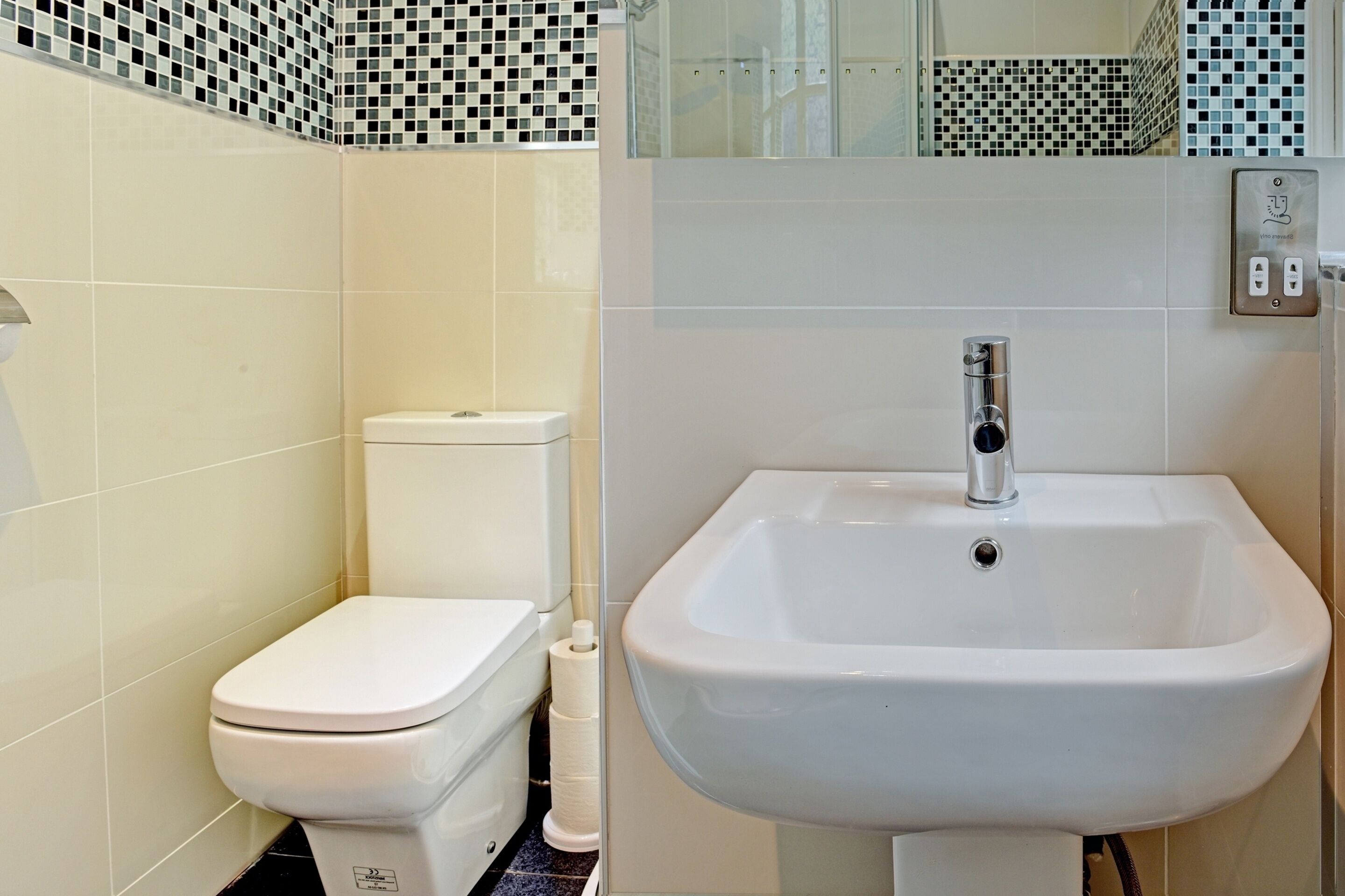 standard double room, 1 double bed | bathroom | shower, free toiletries, hair dryer, soap