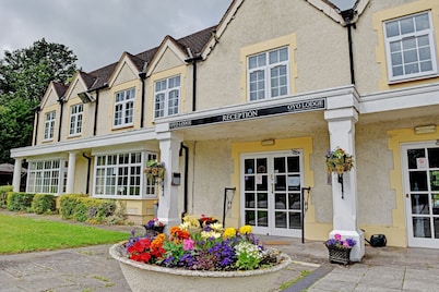 OYO the Gables Hotel, Birmingham Airport