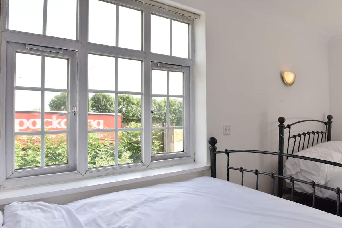 standard quadruple room, 1 queen bed | desk, iron/ironing board, bed sheets