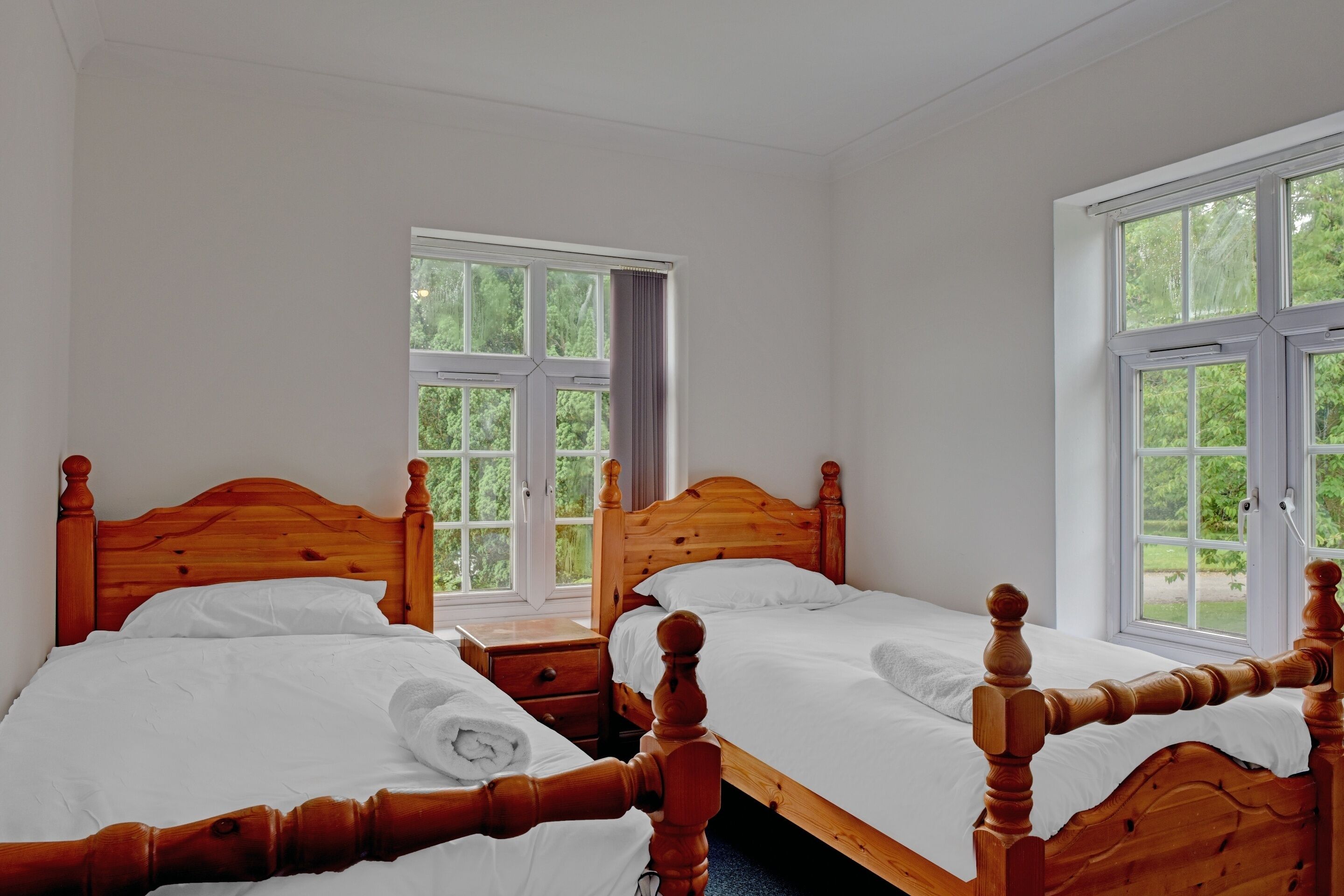 standard twin room, 2 single beds | desk, iron/ironing board, bed sheets