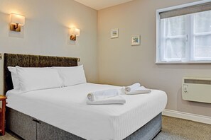 Standard Double Room, 1 Double Bed | Desk, iron/ironing board, bed sheets - OYO the Gables Hotel, Birmingham Airport (Solihull)