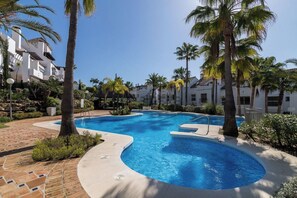 Piscine extérieure, piscine chauffée