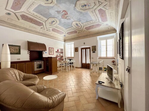 Dream house, 80M2, frescoed vault