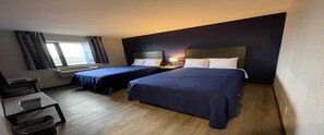 Family Double or Twin Room, 2 Twin Beds | Desk, free WiFi - Blue Bird Inn (Jamaica)
