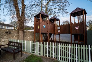 Family Suite, Accessible, Ensuite (Deluxe) | Garden
