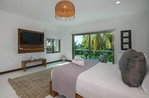 4 bedrooms, desk, travel crib, free WiFi