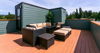 Fairhaven Luxury With Rooftop Deck and Ocean Views