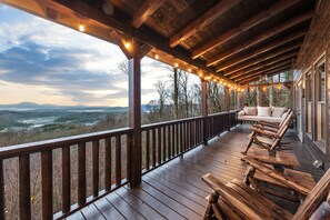 Terrace/patio - Fab-VIEW-lous 4-bdrm cabin w/ Hottub, LUX theater, outdoor fireplace & firepit (Morganton)