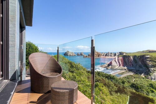 Stunning villa by the sea