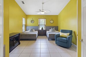 4 makuuhuonetta, silitysrauta/-lauta, ilmainen Wi-Fi, vuodevaatteet