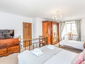 3 bedrooms, free WiFi, bed sheets - The Farmhouse - UK33419 (West Witton, near Leyburn)