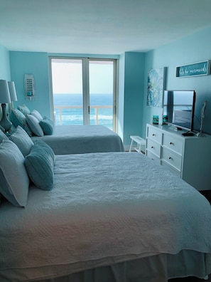 2 bedrooms, iron/ironing board, WiFi, bed sheets - Welcome to Pura Vida: Top-Floor Views of the Beach & Ocean Breeze. (Pensacola Beach)