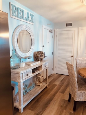 Interior - Welcome to Pura Vida: Top-Floor Views of the Beach & Ocean Breeze. (Pensacola Beach)