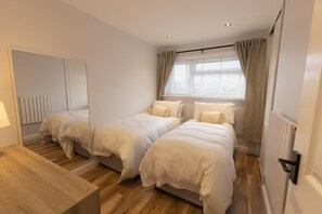 2 bedrooms, iron/ironing board, WiFi
