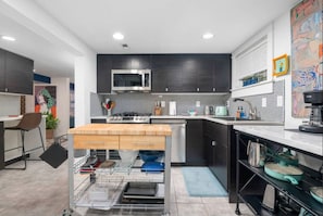 Refrigerador, microondas, horno, placa de cocina