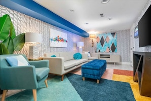 TV, offices - Artistic Craftsman Style Home Downstairs Apartment (Portland)