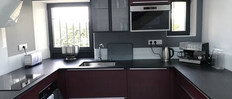 Fridge, microwave, oven, stovetop