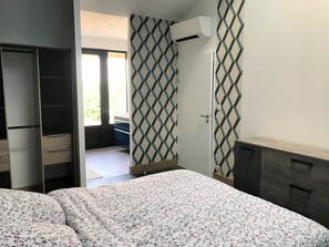 3 bedrooms, iron/ironing board, travel crib, free WiFi