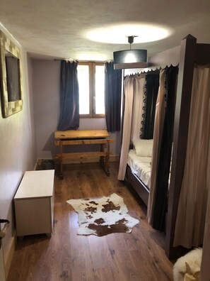 8 habitaciones, tabla de planchar con plancha y wifi