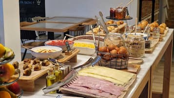 Colazione a buffet a pagamento, servita tutte le mattine