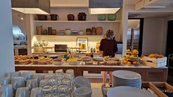Desayuno buffet todos los días (con cargo)