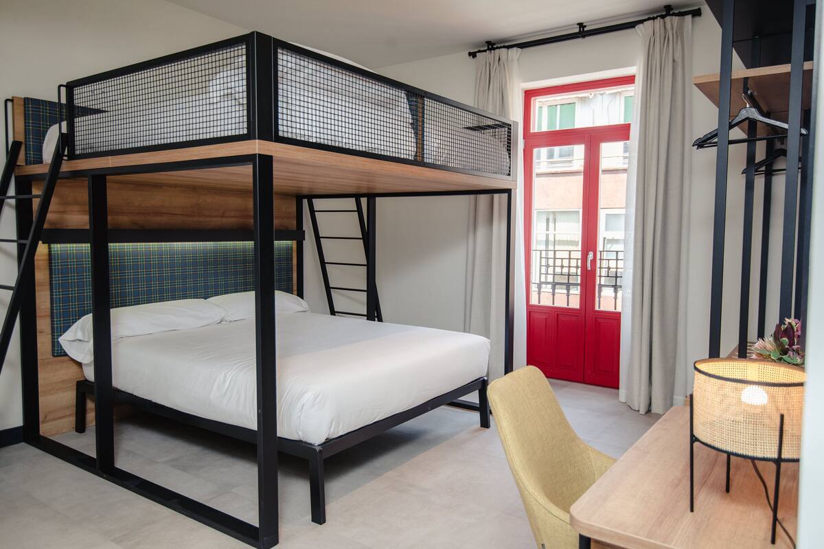 Family Room for 4 Double | Sengetøy av topp kvalitet, dundyner, blendingsgardiner og lydisolert