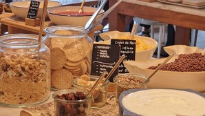 Frokostbuffé hver dag (mot et tillegg)