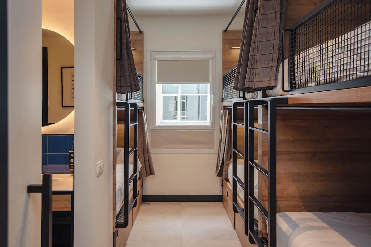 Ropa de cama de alta calidad, cubrecamas y cortinas blackout