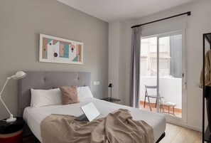 Apartment, 2 Bedrooms, Terrace | In-room safe, desk, laptop workspace, free WiFi - Libere Valencia Abastos (Valencia)