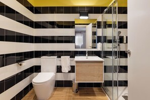 Shower, hair dryer, towels - Libere Valencia Abastos (Valencia)