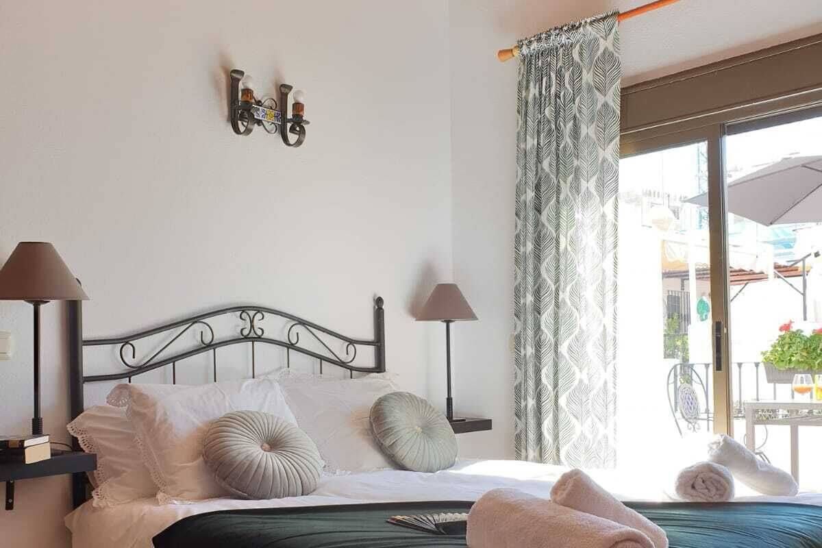 Premium Studio | 1 bedroom, laptop workspace, iron/ironing board, free WiFi