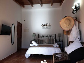 Superior Studio | Laptop workspace, iron/ironing board, free WiFi - Marbella Village (Marbella)