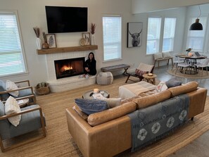 Smart TV y chimenea