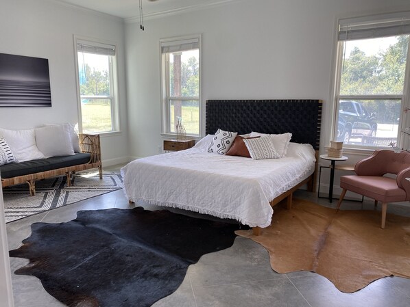 4 bedrooms, travel cot, WiFi, bed sheets