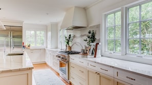 Microwave, oven, stovetop, coffee/tea maker