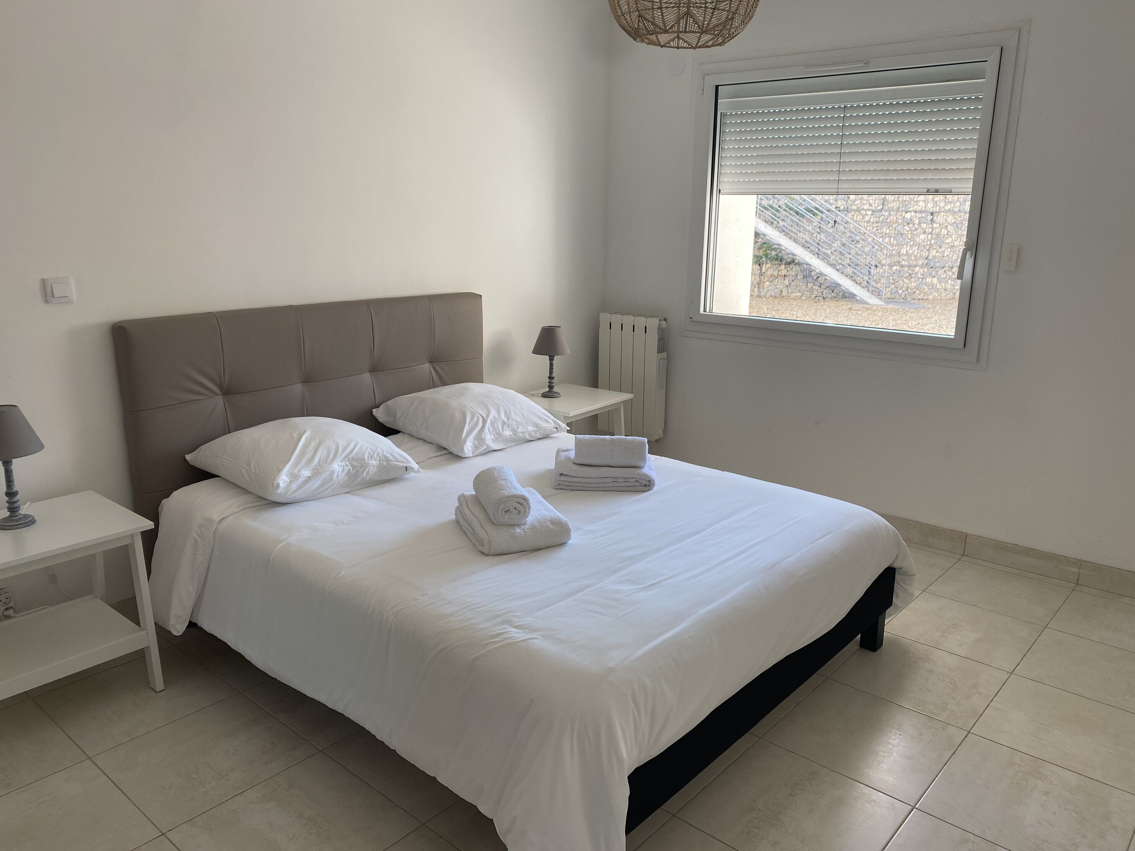 5 slaapkamers, een strijkplank/strijkijzer, reisbedje, gratis wifi