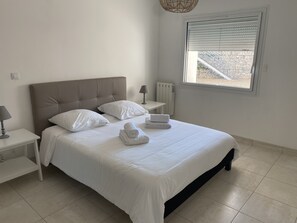 5 chambres, fer et planche à repasser, lit parapluie, Wi-Fi gratuit