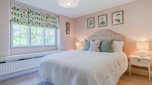 4 chambres, fer et planche à repasser, lit parapluie, Wi-Fi gratuit