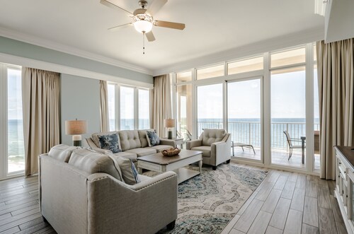 Luxury Direct Beachfront Corner Unit Lazy River-Waterslide-Walk to Restaurant's