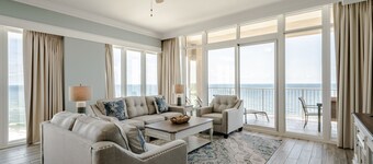 Luxury Direct Beachfront Corner Unit Lazy River-Waterslide-Walk to Restaurant's