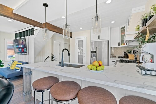 5-bedroom vacation home just 7 minutes to T-Mobile Park