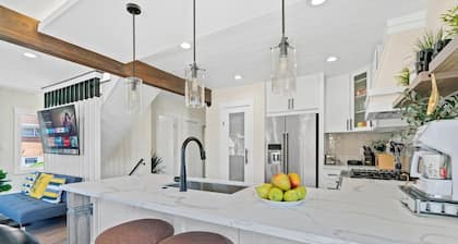 5-bedroom vacation home just 7 minutes to T-Mobile Park