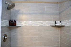 Shower, hair dryer, towels - Gorgeous*Peaceful*Condo* Steps to beautiful beach (Kihei)
