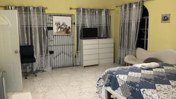 1 Schlafzimmer, Schreibtisch, Bügeleisen/Bügelbrett, kostenloses WLAN