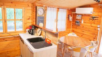 Cottage dành cho gia đình, phòng tắm riêng, quang cảnh hồ bơi (Le Petit Champigny) | Bếp chung