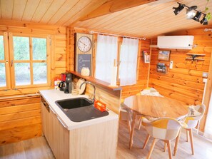 Family Cottage, Private Bathroom, Pool View (Le Petit Champigny) | Shared kitchen