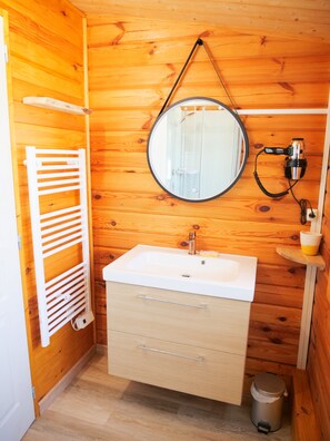 Family Cottage, Private Bathroom, Pool View (Le Petit Champigny) | Bathroom