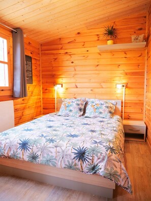 Cottage Familial, salle de bains privée, vue piscine (Le Petit Champigny)