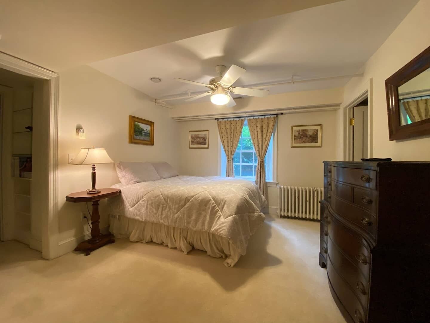 2 bedrooms, travel cot, WiFi, bed sheets